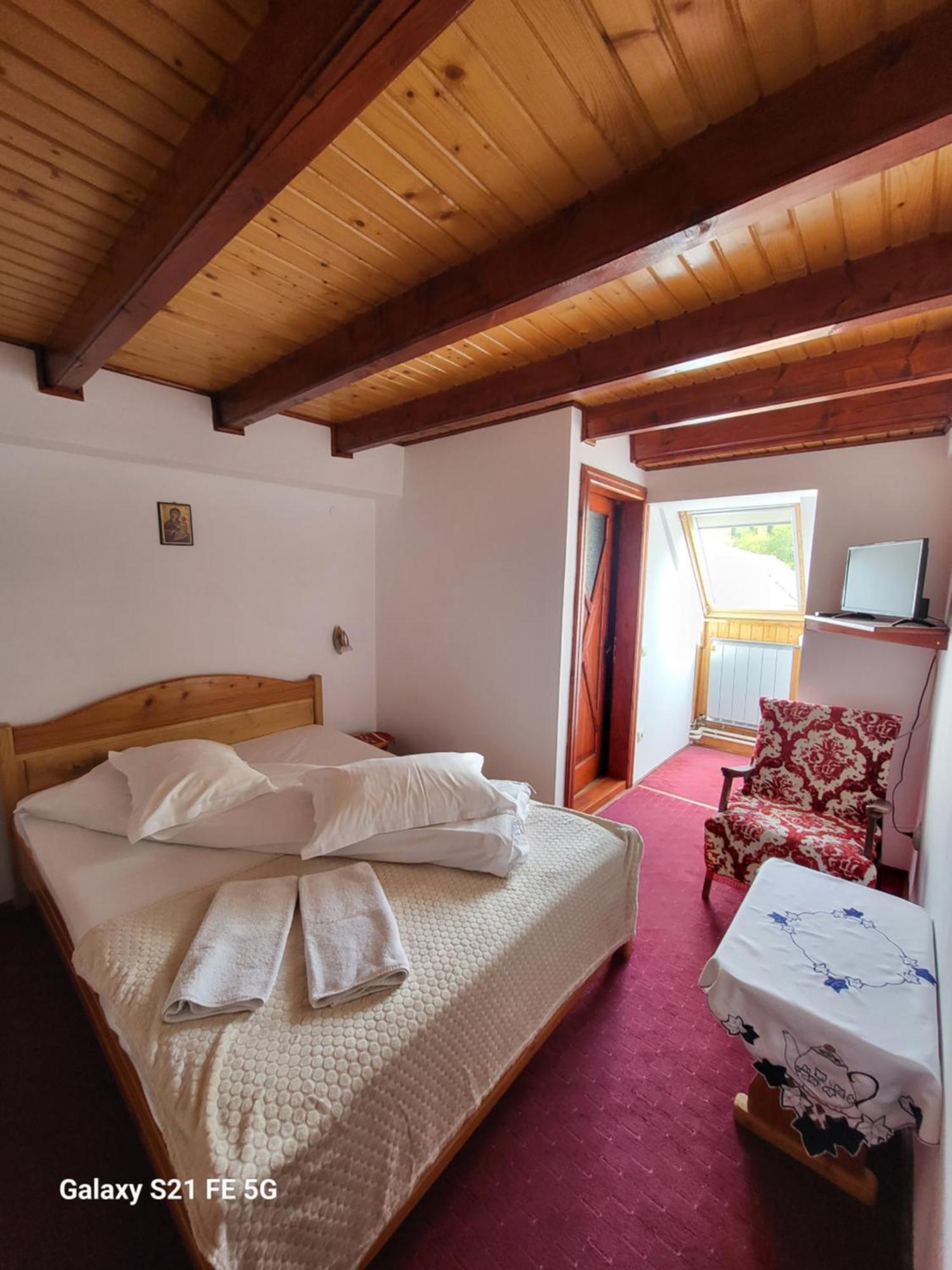 Casa Ernst Hotel Moieciu de Jos Bagian luar foto