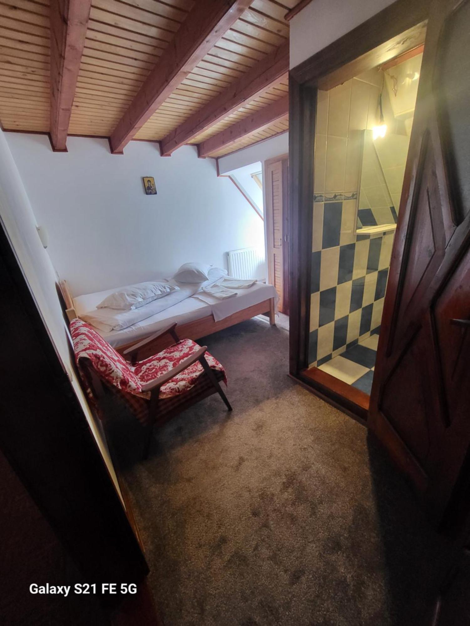 Casa Ernst Hotel Moieciu de Jos Ruang foto